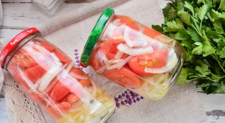 Салат з помідорів з цибулею на зиму - стане улюбленою закускою - рецепт приготування