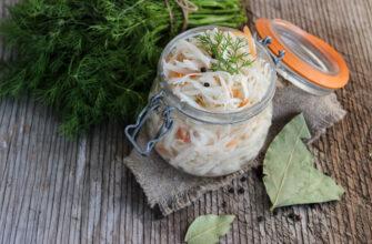 Соковита і хрустка квашена капуста в розсолі - рецепт приготування
