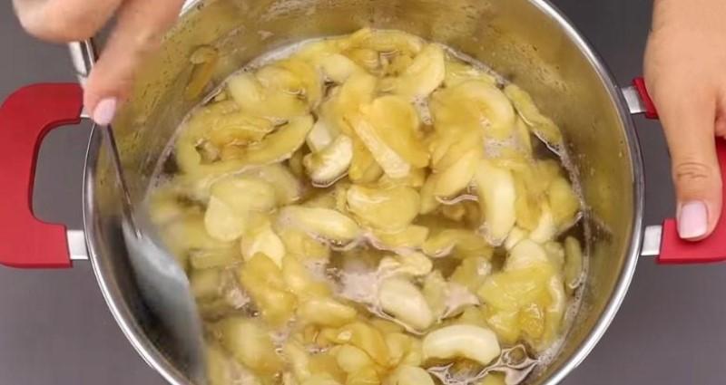 Мов мармелад: яблучні часточки в сиропі на зиму