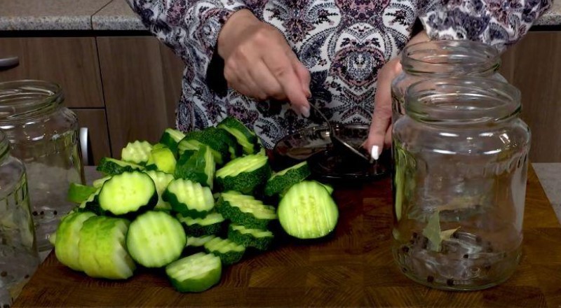 Жоден огірок більше не пропаде. Як заготувати перерослі огірки на зиму