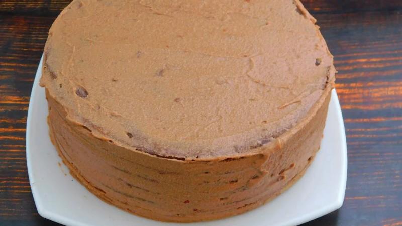 Смачний шоколадний торт на сковороді з кремом “Морозиво”